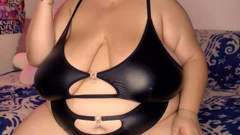 Snapshot of sweettm chatting on 10.22.25 Maya online show from 10.22.25