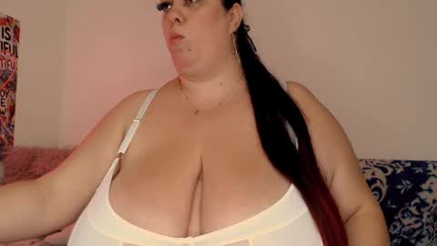 Snapshot of sweettm chatting on 10.26.25 Maya online show from 10.26.25