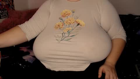 Snapshot of sweettm chatting on 11.18.25 Maya online show from 11.18.25