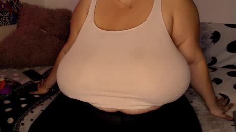 Snapshot of sweettm chatting on 11.22.25 Maya online show from 11.22.25