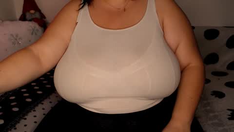 Snapshot of sweettm chatting on 12.03.25 Maya online show from 12.03.25