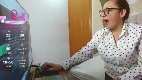 Snapshot of sweettscarlet chatting on 10.28.25 Scarlet online show from 10.28.25