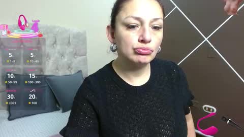 Snapshot of sweettscarlet chatting on 11.08.25 Scarlet online show from 11.08.25