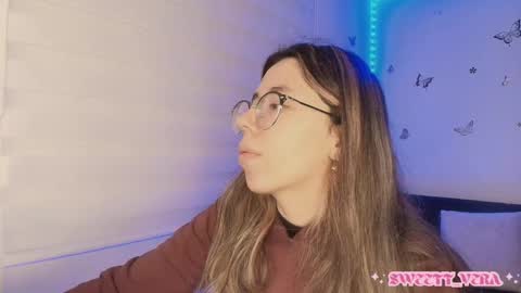 Veronica Independent Model online show from 10.30.25