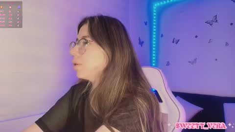 Veronica Independent Model online show from 11.10.25