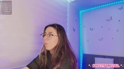 Veronica Independent Model online show from 11.23.25