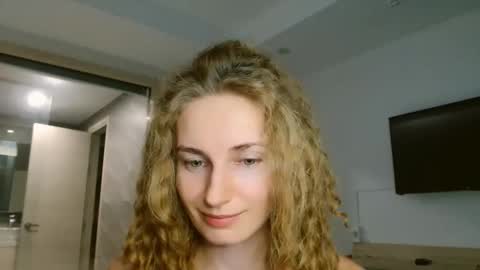 Snapshot of sweety_fruits chatting on 01.06.26 sweety_fruits online show from 01.06.26