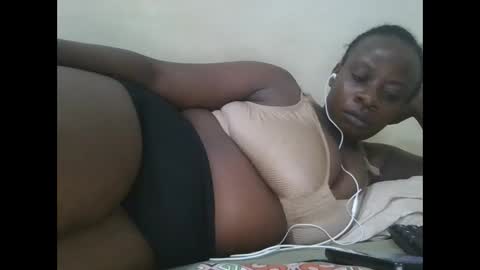 Snapshot of sweetyass25 chatting on 09.09.25 sweetyass25 online show from 09.09.25