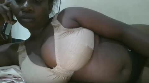 Snapshot of sweetyass25 chatting on 09.14.25 sweetyass25 online show from 09.14.25