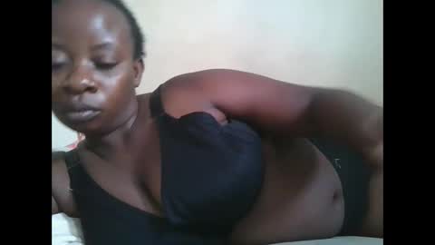 Snapshot of sweetyass25 chatting on 09.17.25 sweetyass25 online show from 09.17.25