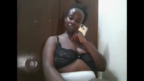 Snapshot of sweetyass25 chatting on 09.19.25 sweetyass25 online show from 09.19.25