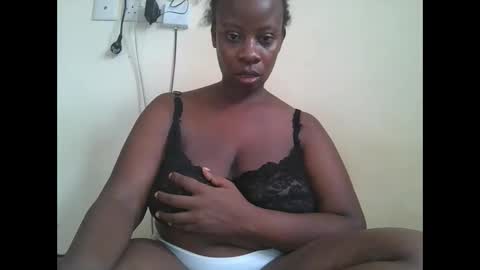 Snapshot of sweetyass25 chatting on 09.28.25 sweetyass25 online show from 09.28.25