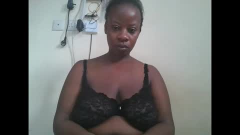 Snapshot of sweetyass25 chatting on 09.29.25 sweetyass25 online show from 09.29.25