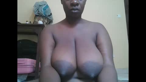 Snapshot of sweetyass25 chatting on 10.08.25 sweetyass25 online show from 10.08.25