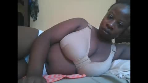 Snapshot of sweetyass25 chatting on 10.11.25 sweetyass25 online show from 10.11.25