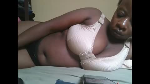 Snapshot of sweetyass25 chatting on 10.15.25 sweetyass25 online show from 10.15.25