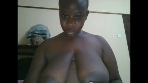 Snapshot of sweetyass25 chatting on 10.17.25 sweetyass25 online show from 10.17.25