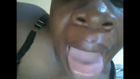 Snapshot of sweetyass25 chatting on 10.19.25 sweetyass25 online show from 10.19.25