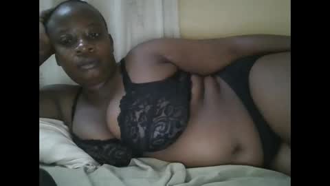 Snapshot of sweetyass25 chatting on 10.19.25 sweetyass25 online show from 10.19.25