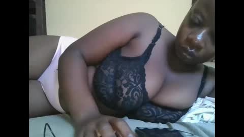 Snapshot of sweetyass25 chatting on 10.20.25 sweetyass25 online show from 10.20.25