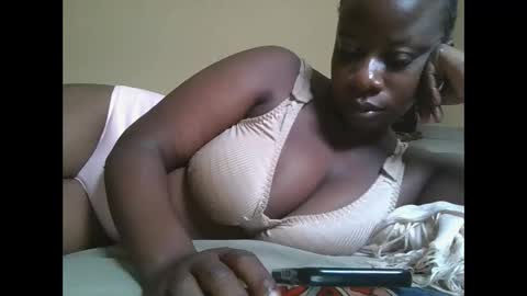 Snapshot of sweetyass25 chatting on 10.25.25 sweetyass25 online show from 10.25.25