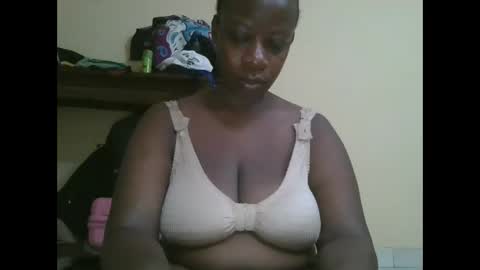 Snapshot of sweetyass25 chatting on 10.27.25 sweetyass25 online show from 10.27.25