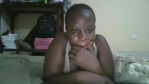 Snapshot of sweetyass25 chatting on 10.27.25 sweetyass25 online show from 10.27.25