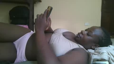 Snapshot of sweetyass25 chatting on 11.12.25 sweetyass25 online show from 11.12.25