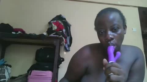 Snapshot of sweetyass25 chatting on 11.15.25 sweetyass25 online show from 11.15.25