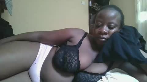 Snapshot of sweetyass25 chatting on 11.19.25 sweetyass25 online show from 11.19.25