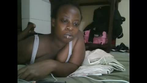 Snapshot of sweetyass25 chatting on 11.21.25 sweetyass25 online show from 11.21.25