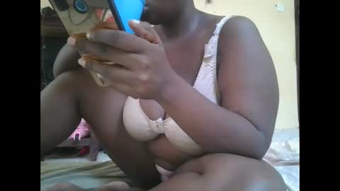 Snapshot of sweetyass25 chatting on 11.30.25 sweetyass25 online show from 11.30.25