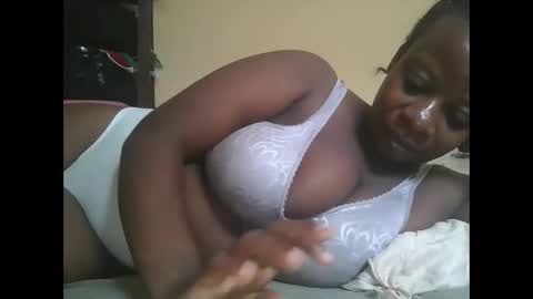 Snapshot of sweetyass25 chatting on 12.03.25 sweetyass25 online show from 12.03.25