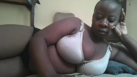 Snapshot of sweetyass25 chatting on 05.28.26 sweetyass25 online show from 05.28.26