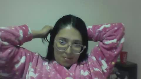 Snapshot of sweetyypeach chatting on 12.17.24 sweetyypeach online show from 12.17.24