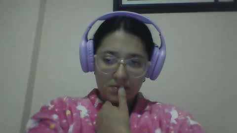 Snapshot of sweetyypeach chatting on 03.02.25 sweetyypeach online show from 03.02.25