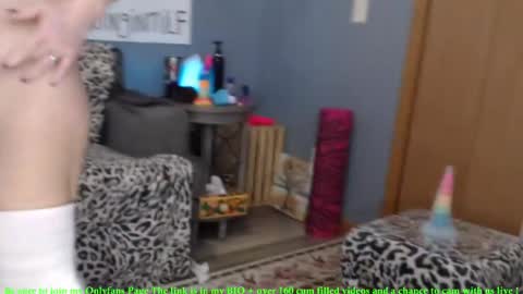 Snapshot of swinginmilf chatting on 12.02.25 Nikki aka swinginmilf on ofs online show from 12.02.25