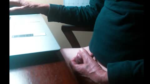 Snapshot of swizzle__stick chatting on 12.02.25 will jeffers online show from 12.02.25