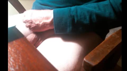 Snapshot of swizzle__stick chatting on 12.04.25 will jeffers online show from 12.04.25