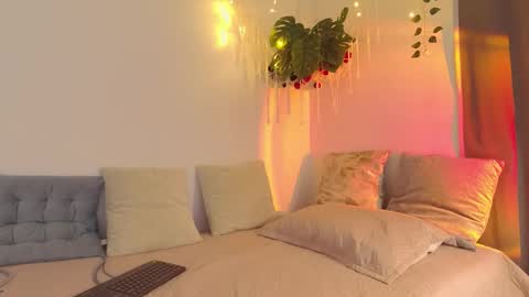 Helen  online show from 12.21.25