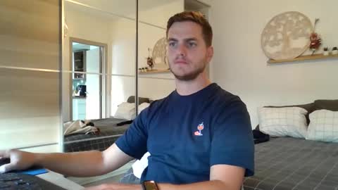 Snapshot of syl092 chatting on 09.29.25 syl092 online show from 09.29.25