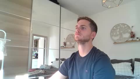 Snapshot of syl092 chatting on 09.30.25 syl092 online show from 09.30.25