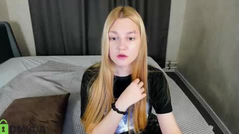Snapshot of sylvia_ortiz chatting on 10.19.25 Sylvia online show from 10.19.25