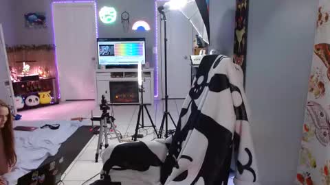 Snapshot of syndica chatting on 02.28.25 Jennah online show from 02.28.25