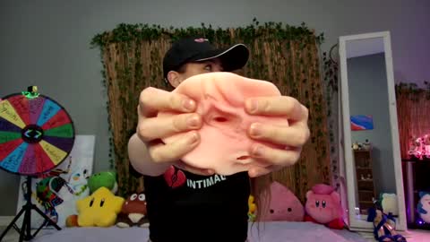 Snapshot of syndica chatting on 03.12.25 Jennah online show from 03.12.25