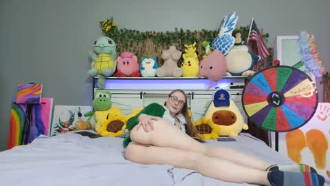 Snapshot of syndica chatting on 11.28.25 Jennah online show from 11.28.25