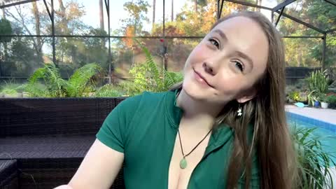 Snapshot of syndica chatting on 12.22.25 Jennah online show from 12.22.25