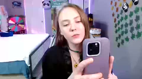 Snapshot of syndica chatting on 02.25.26 Jennah online show from 02.25.26