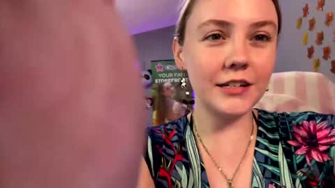 Snapshot of syndica chatting on 03.04.26 Jennah online show from 03.04.26