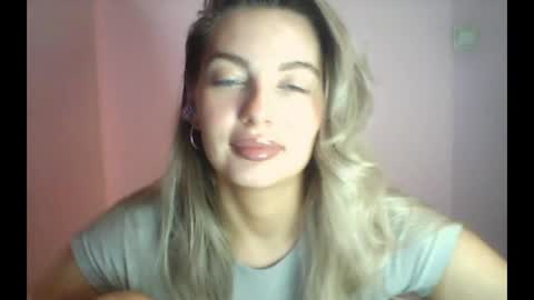 Snapshot of syrami chatting on 04.25.26 syrami online show from 04.25.26